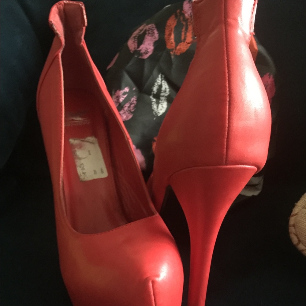 Size 8.5 Shiekh pumps